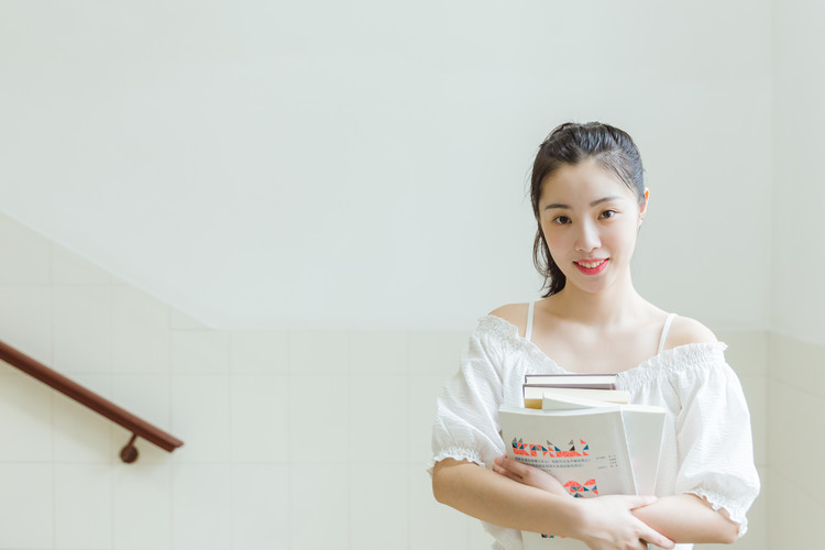 我国首条穿越秦岭的高速铁路--西成铁路即将建成